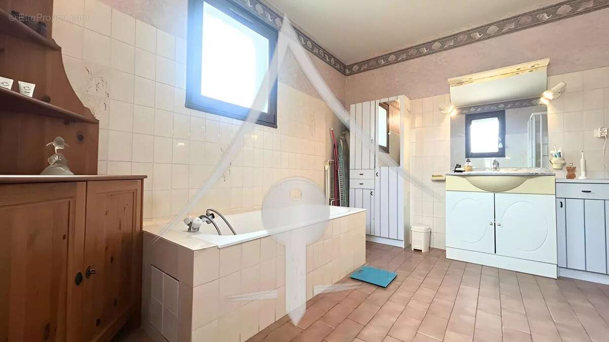 Maison à LAVERNOSE-LACASSE