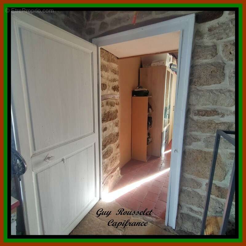 Propriete a vendre faite d'une maison, d'une grange, d'un grand terrain - photo 20