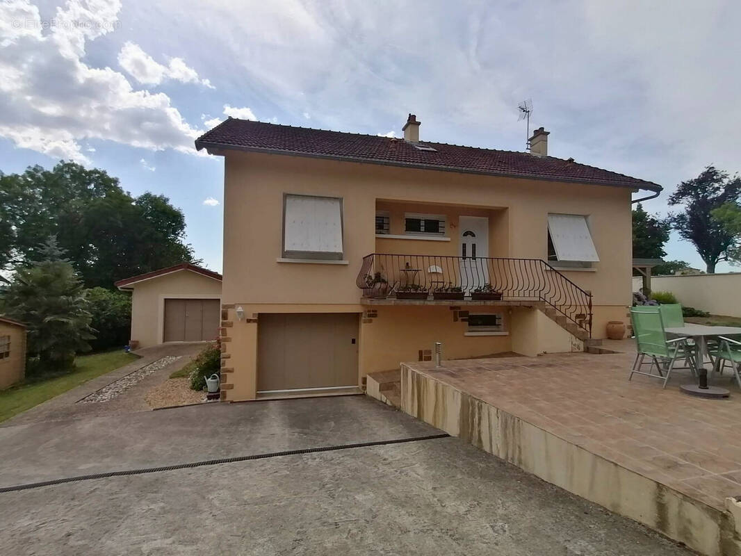 Maison à PEYRAT-DE-BELLAC