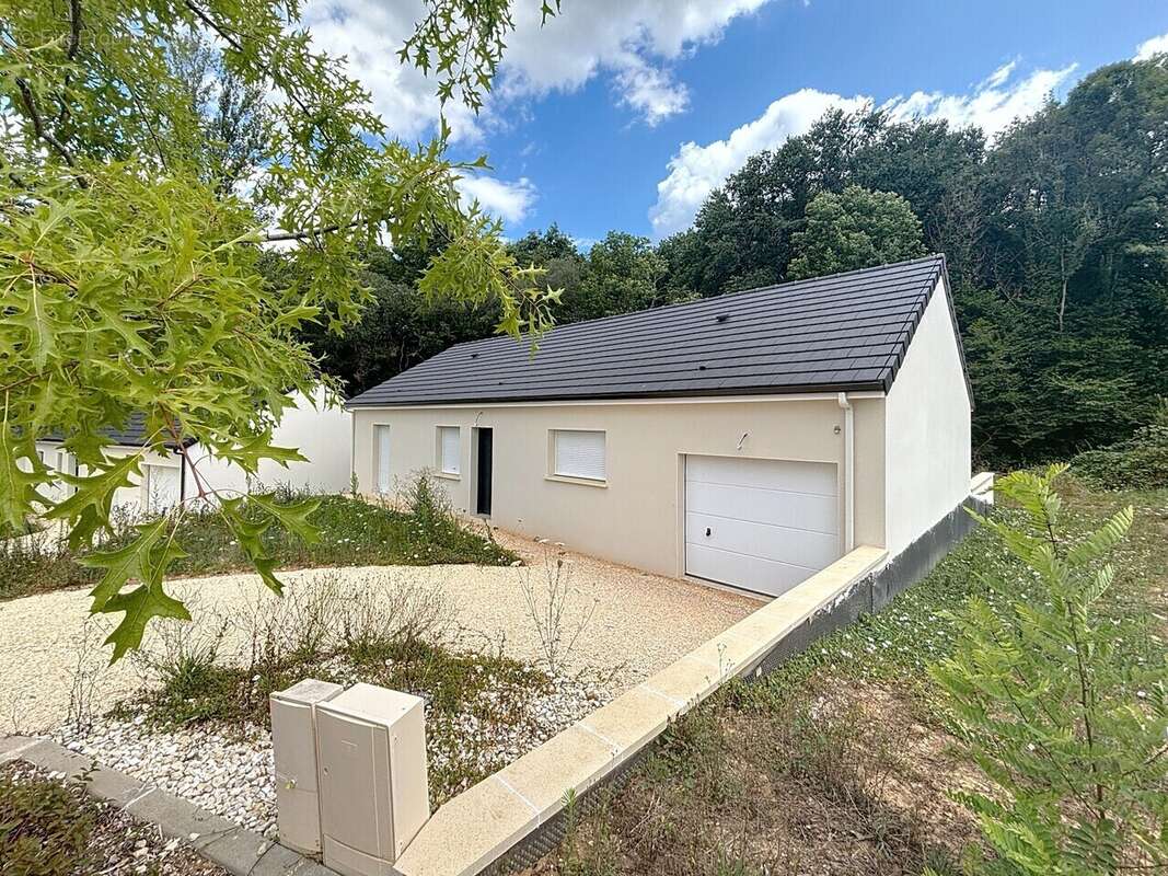 Maison 92 m² à Ussac  - photo 7