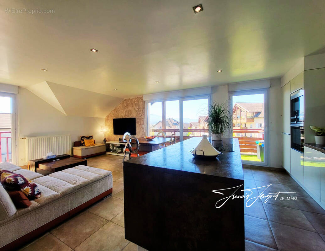 Appartement à POISY