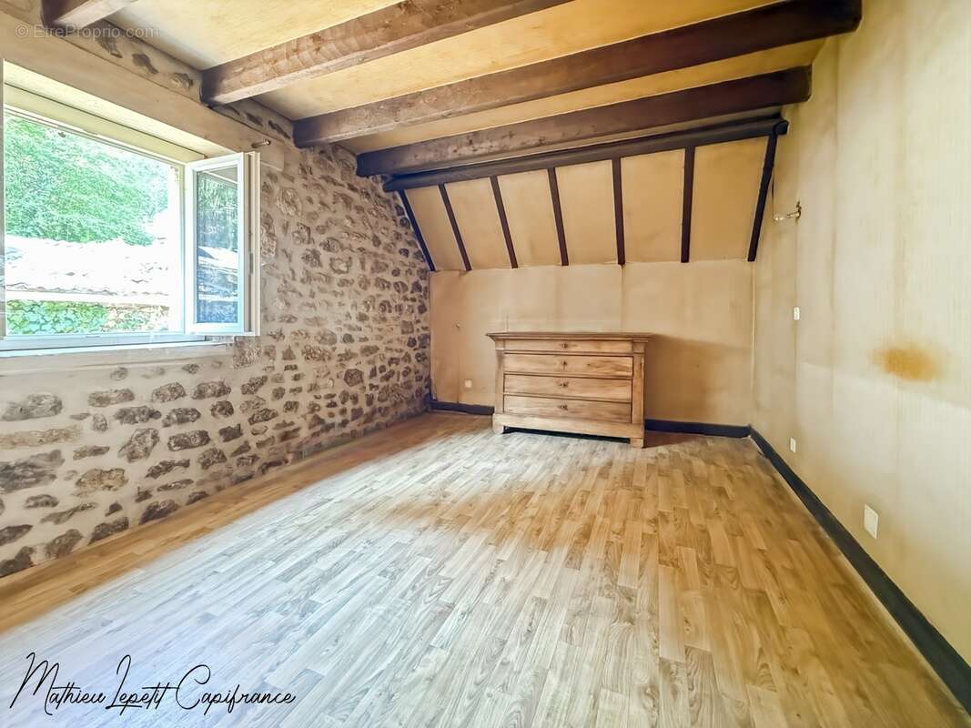 Maison en pierre apparente à vendre 3 pièces LA BACHELLERIE (24)  72 m² – 2 chambres – terrain 1744 M² - photo 9