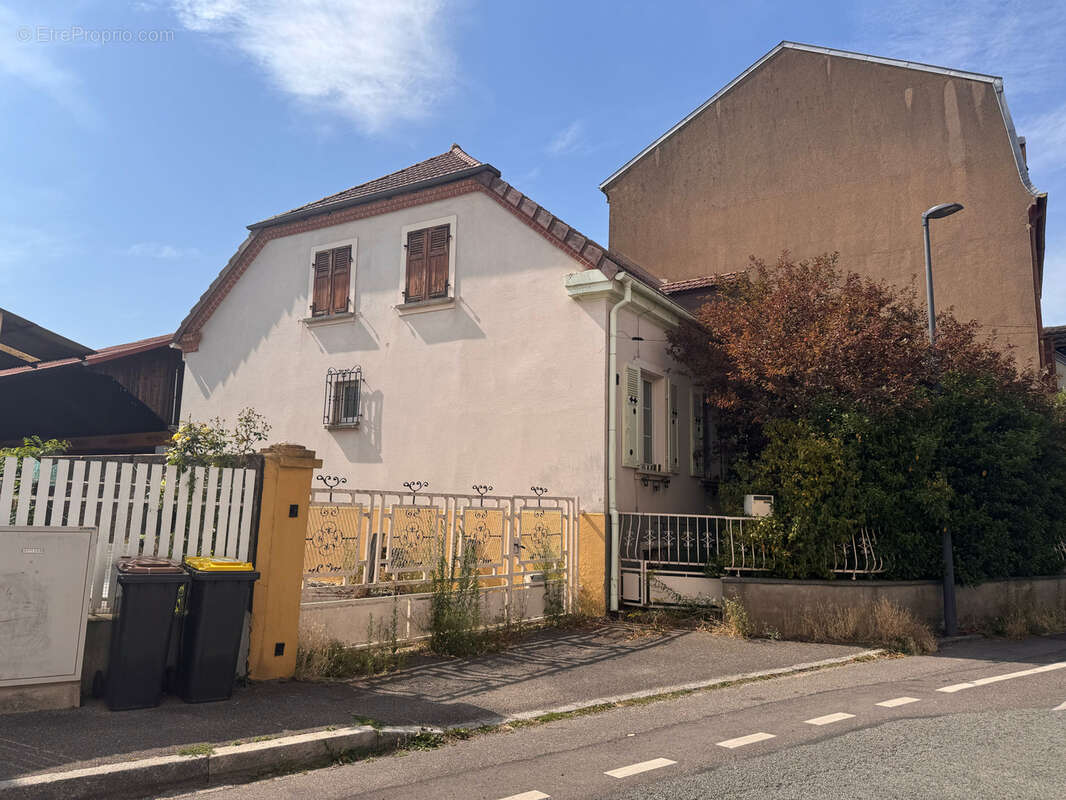 Maison individuelle de 121,22 m2 à rénover   Fort potentiel - photo 7