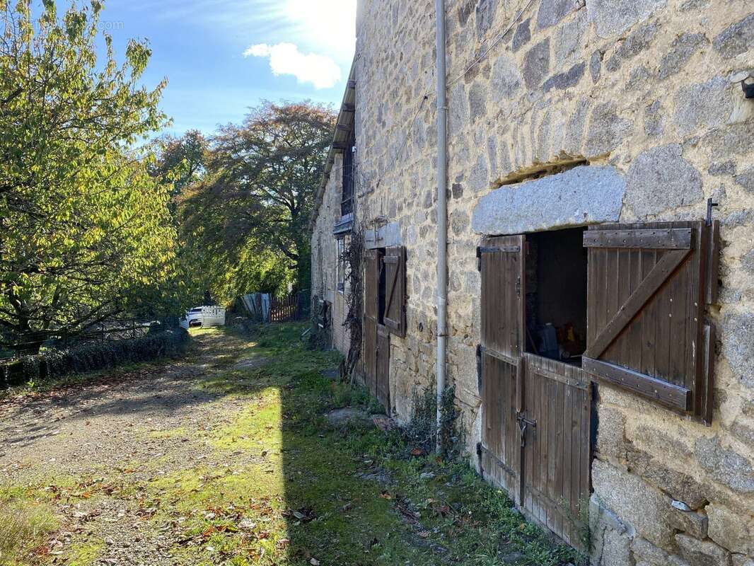 Maison à EYMOUTIERS