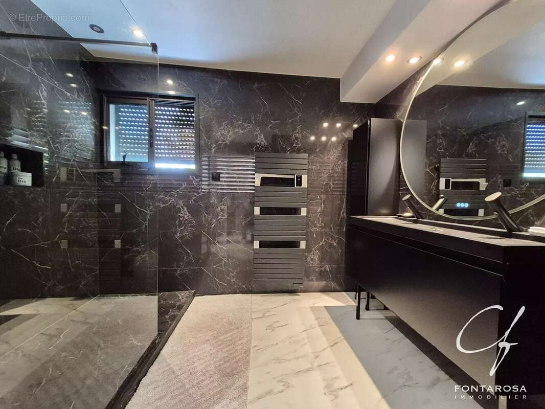 Maison à ROQUEBRUNE-SUR-ARGENS