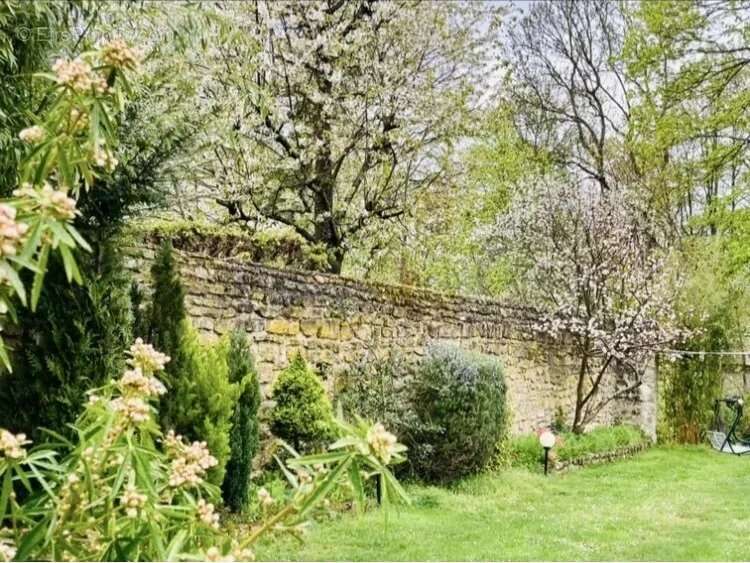 Maison à AVILLY-SAINT-LEONARD