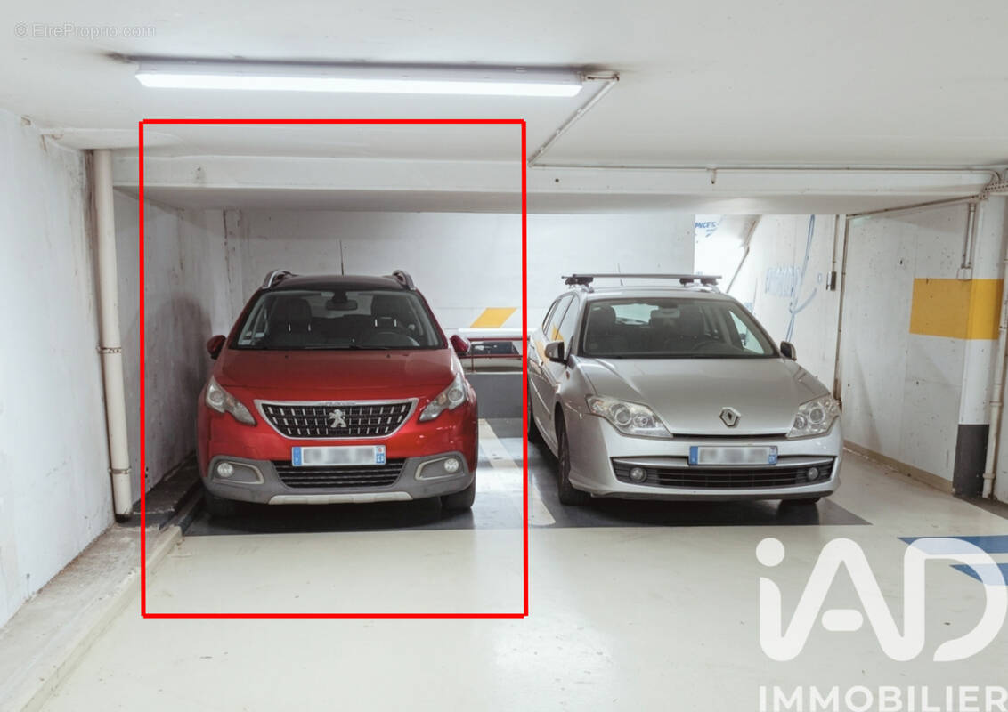 Photo 1 - Parking à PARIS-20E