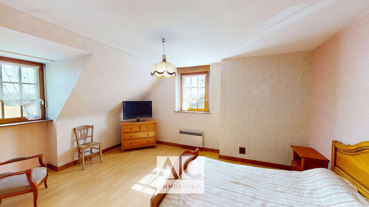 Maison à SAINTE-TREPHINE