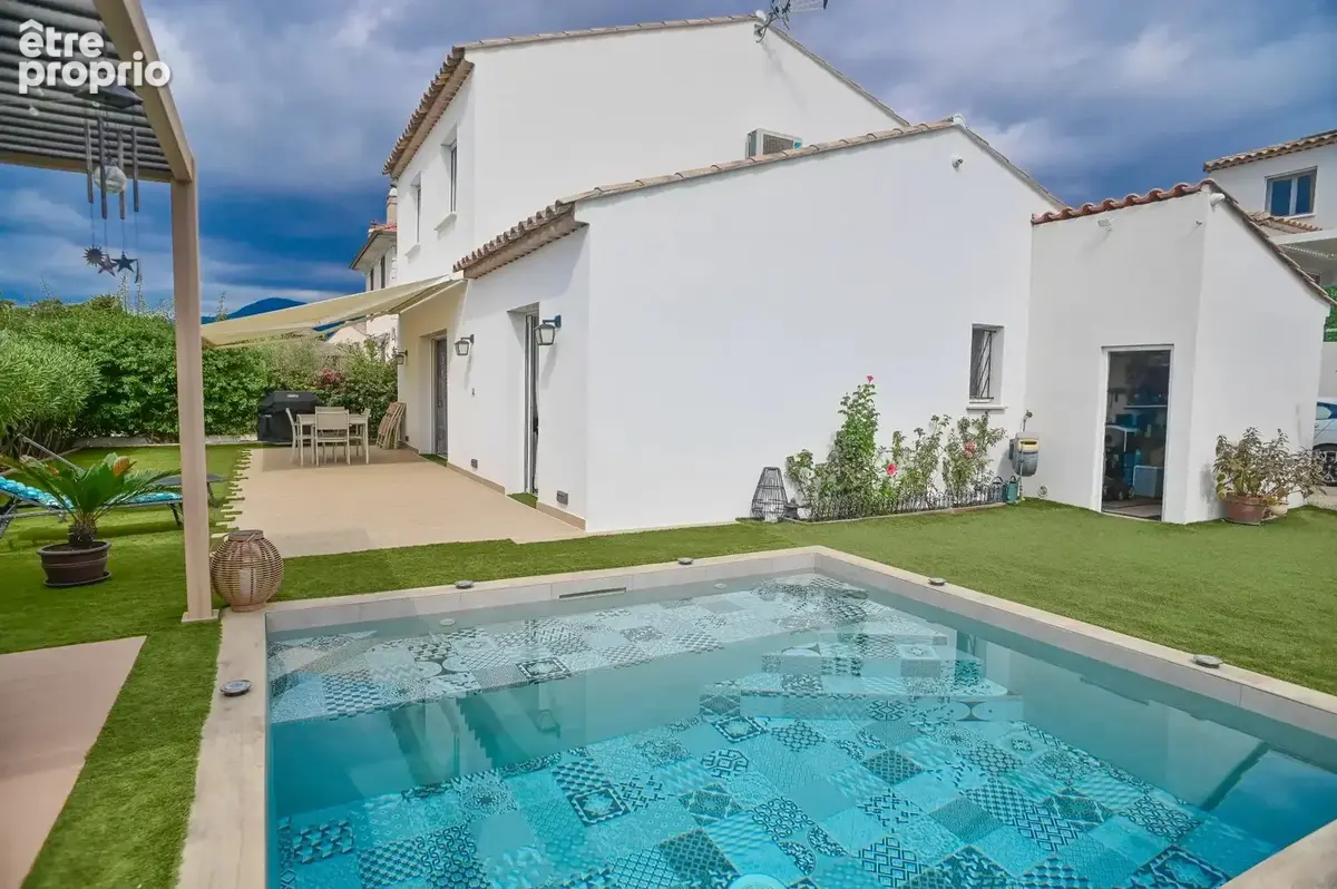 VILLENEUVE-LOUBET - Villa récente 4 Chambres – 120 M² – Piscine – Proche village - photo 17