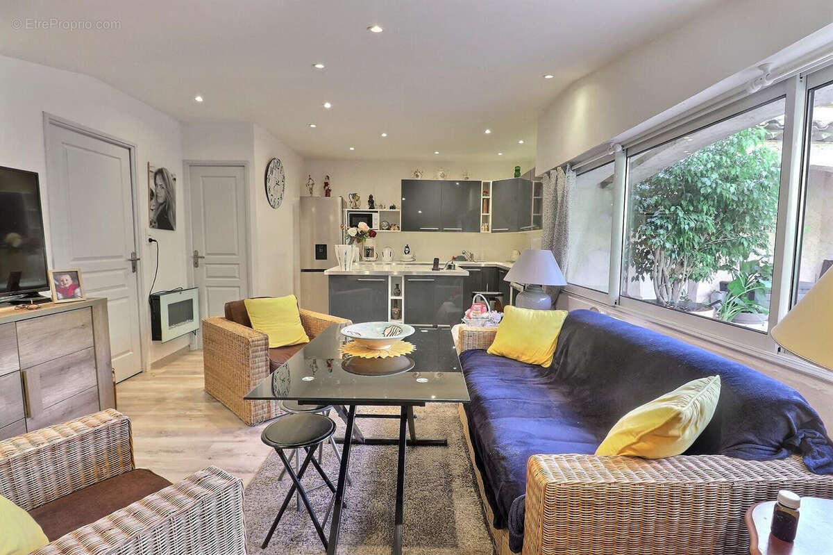 Maison à LES ISSAMBRES