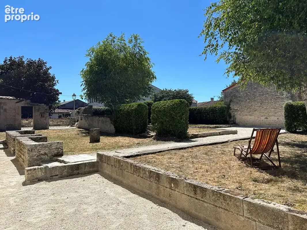 Grande maison de caractère au coeur de Néré avec jardin et dépendance - photo 16