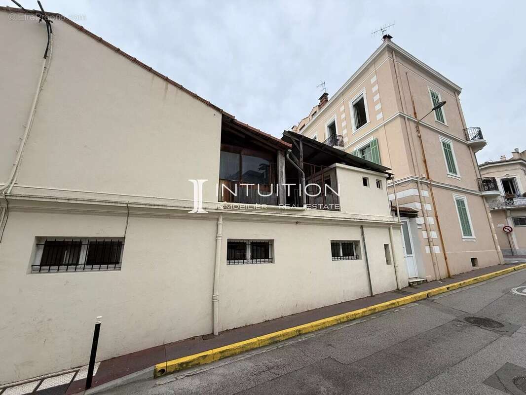 Cannes - Saint Nicolas : Ensemble de trois immeubles entiers - photo 12
