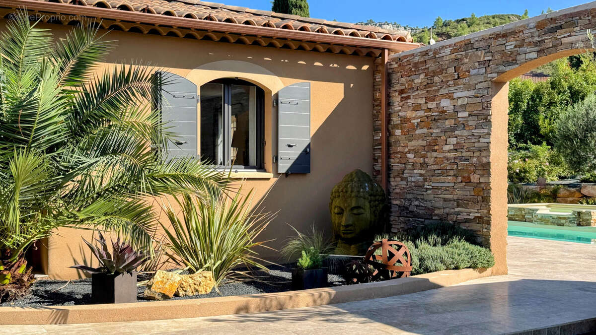Maison à CHATEAUNEUF-LE-ROUGE