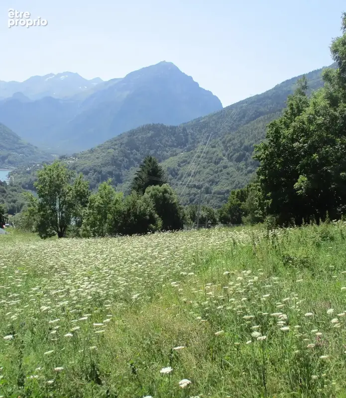Terrain à VAUJANY