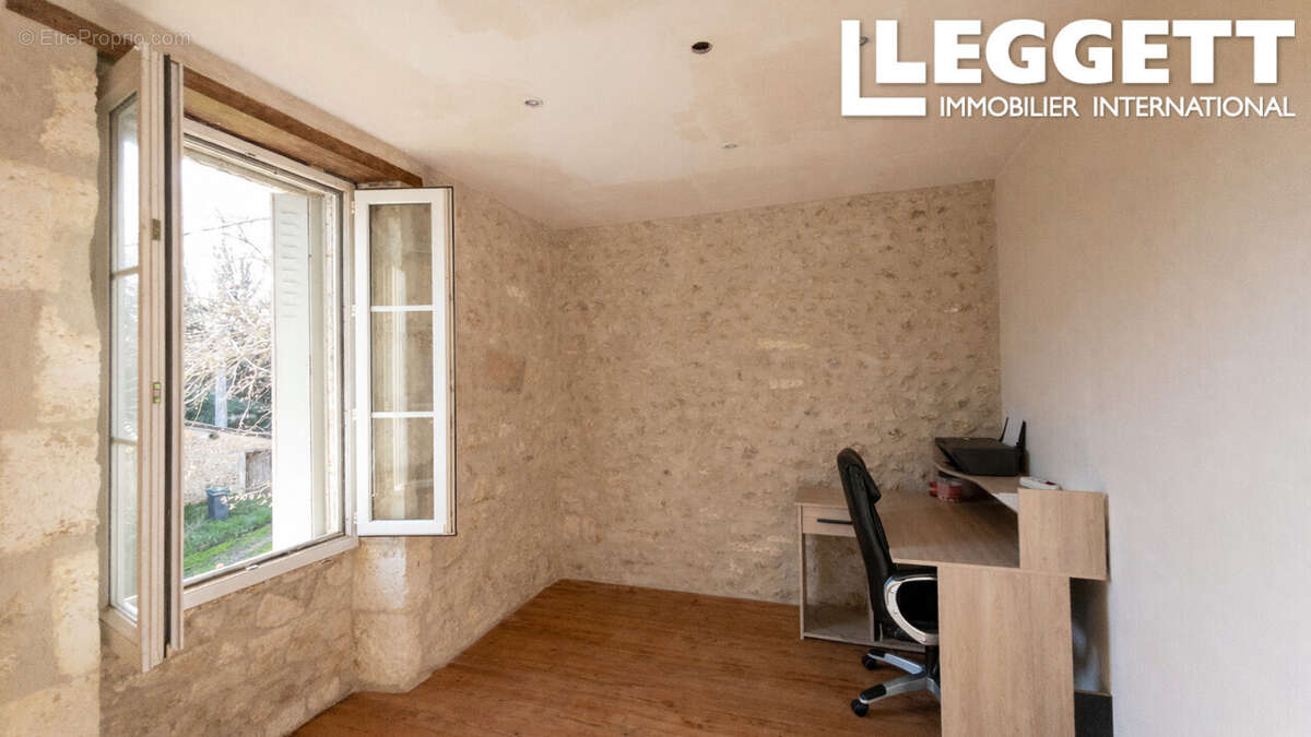 Maison à MONTMOREAU-SAINT-CYBARD