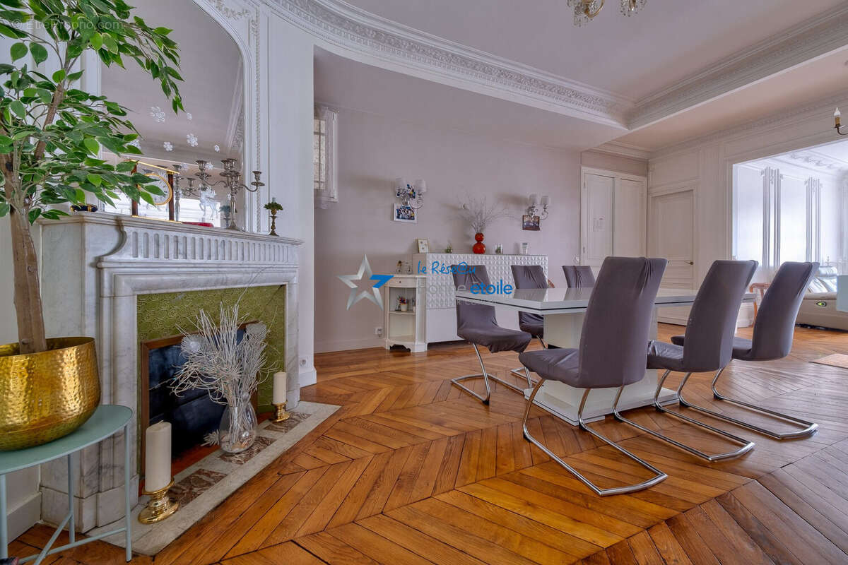 Appartement à PARIS-16E