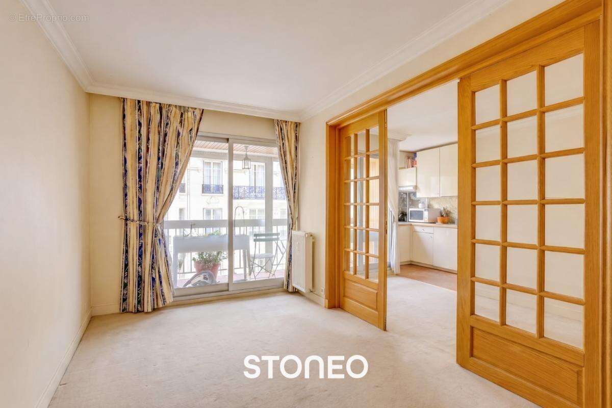 Appartement à PARIS-16E