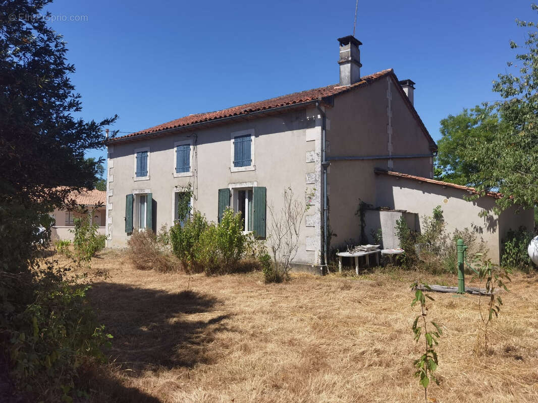 Maison à CHASSENEUIL-SUR-BONNIEURE