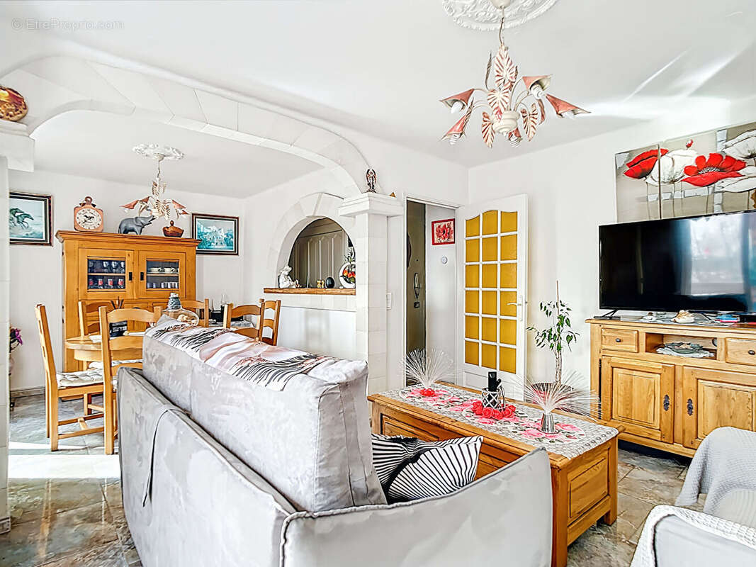 A vendre superbe Appartement 2 pièces de 54 m2  à Marseille - Secteur Bon Secours - photo 6