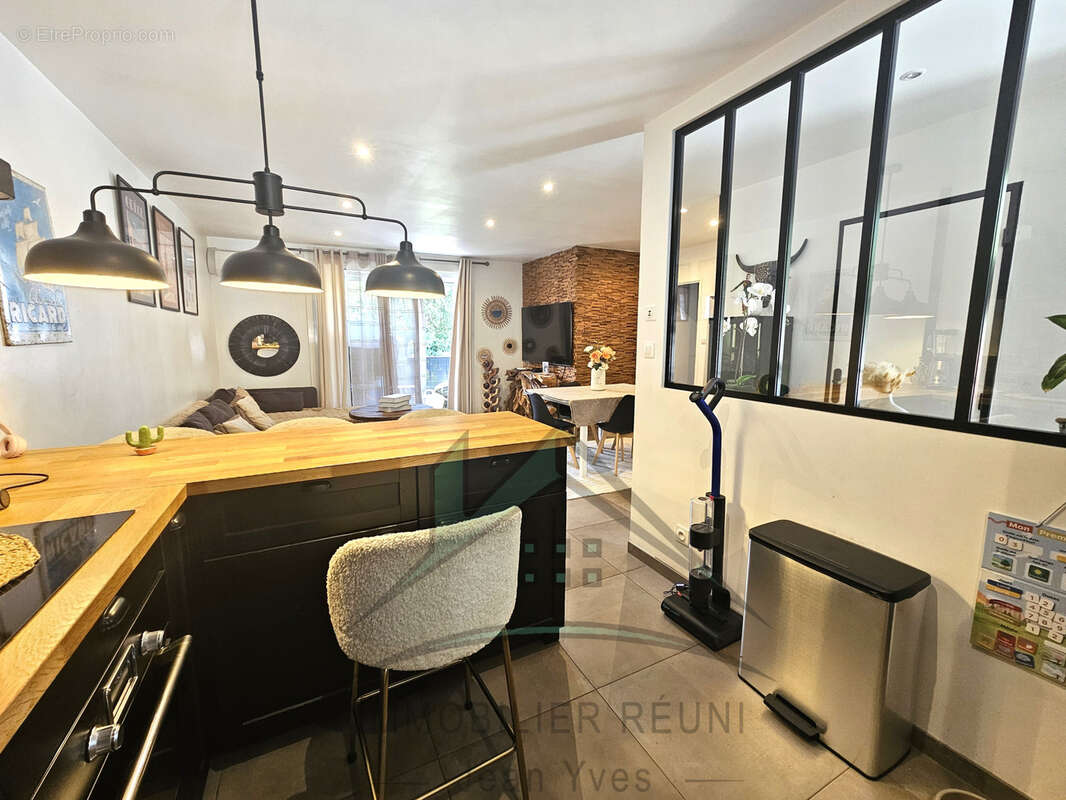 Un lieu atypique aux charmes incontestables ! 3 chambres   Garage   Cave   Jardin privatif - photo 10