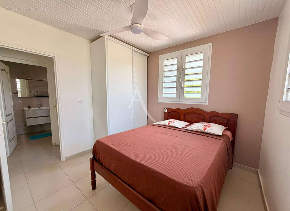 En EXCLUSIVITE: maison T4 + dépendance avec piscine au VAUCLIN. - photo 10