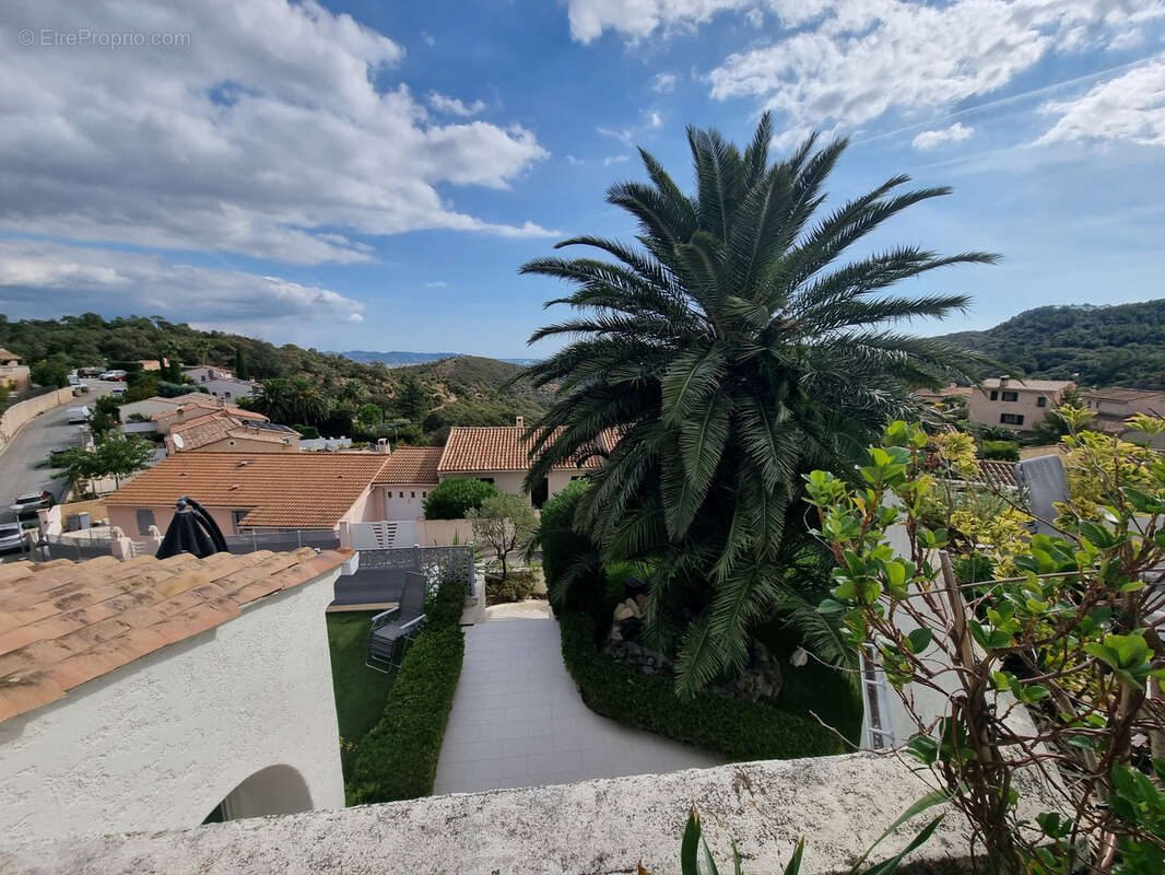 Limite mandelieu ville t4/t5 de 150m2 vue mer panoramique jardin entourant jacuzzi garage - photo 27
