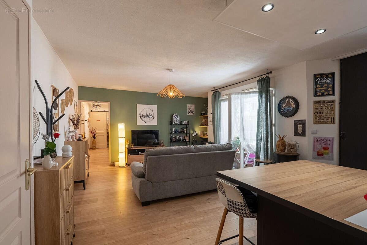 CARCASSONNE - QUARTIER DU PALAIS Appartement T3 60,80m² avec balcon, parking couvert privatif et cave - photo 3