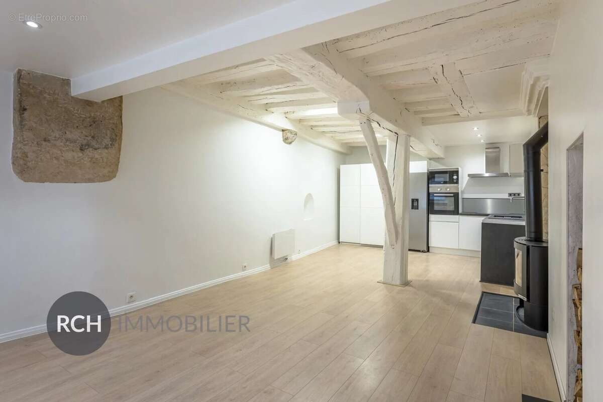 Appartement à NEAUPHLE-LE-CHATEAU