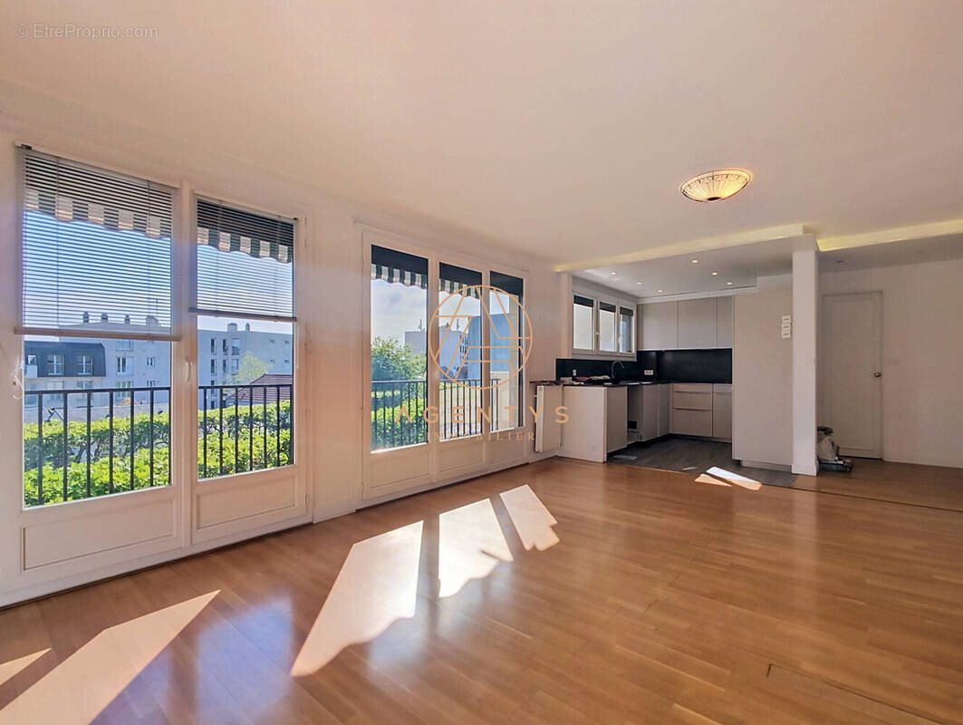 Appartement à SAINT-MAUR-DES-FOSSES