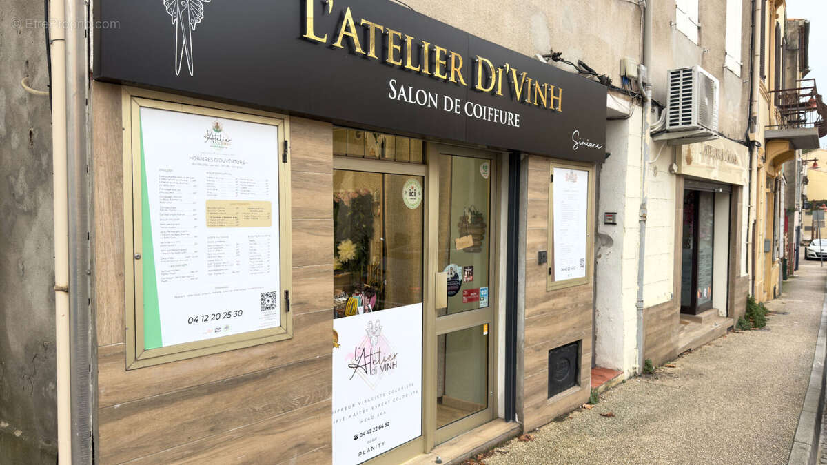 Commerce à SIMIANE-COLLONGUE