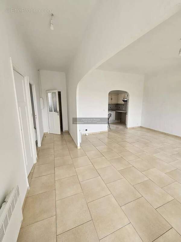 Appartement à PUGET-SUR-ARGENS