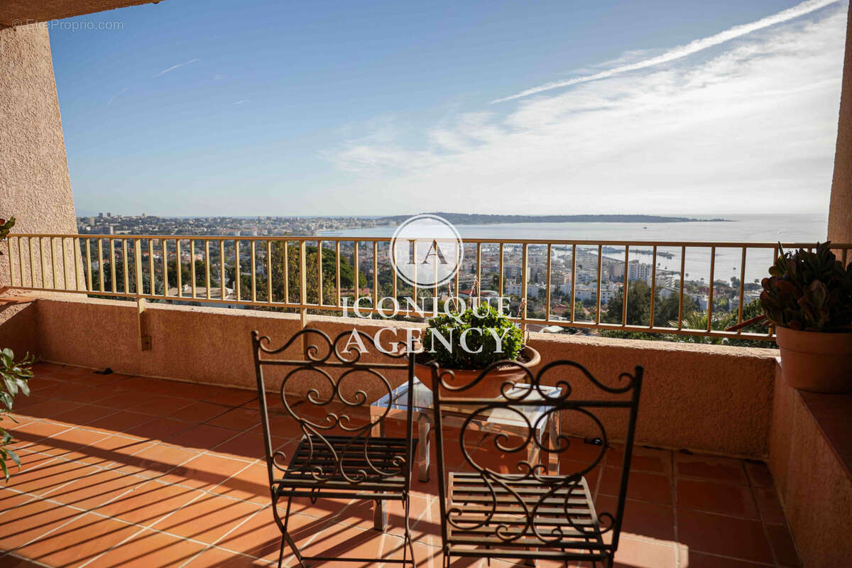 Appartement à VALLAURIS