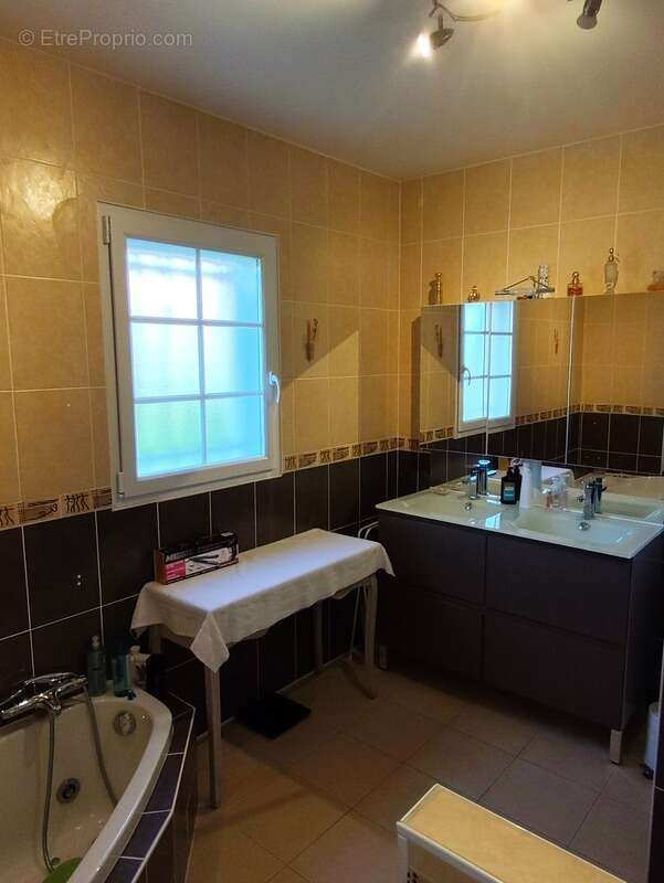 Maison à RUELLE-SUR-TOUVRE