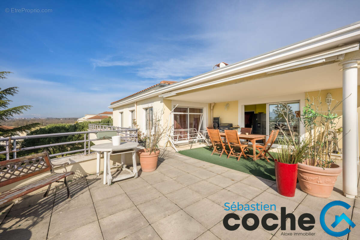 Appartement à CHARBONNIERES-LES-BAINS