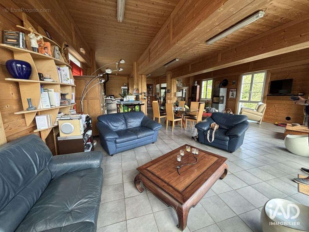 Photo 4 - Commerce à CUISERY