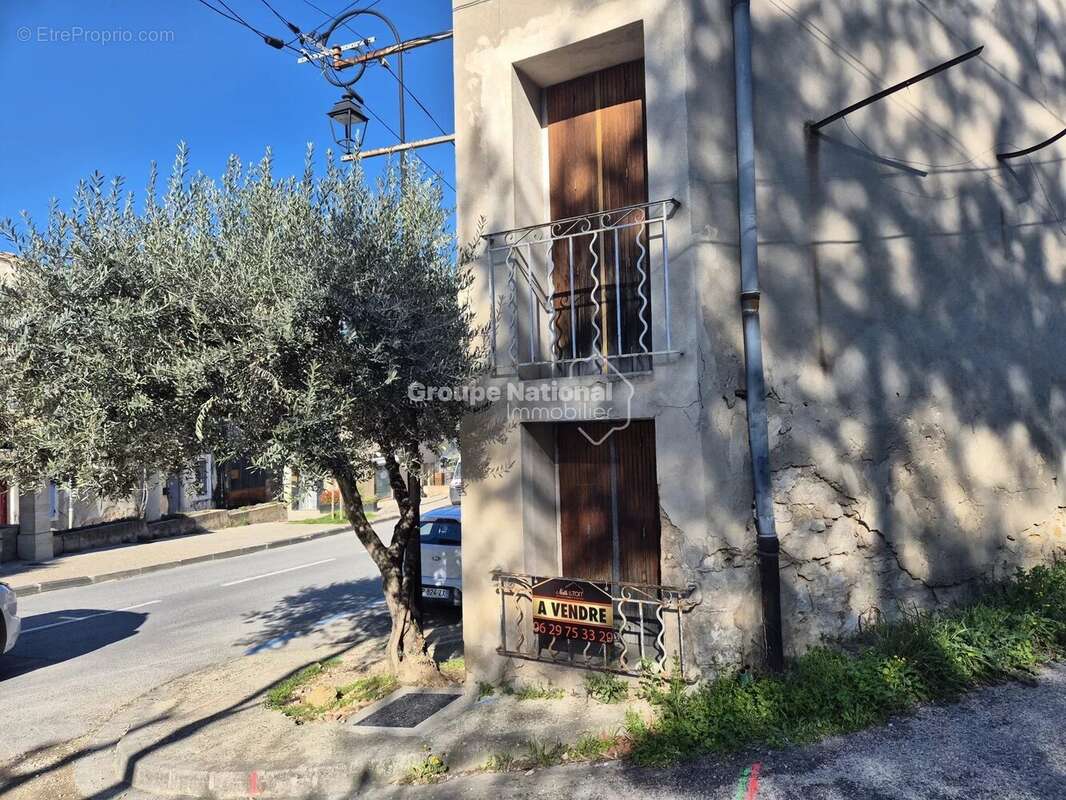 Appartement à PERNES-LES-FONTAINES