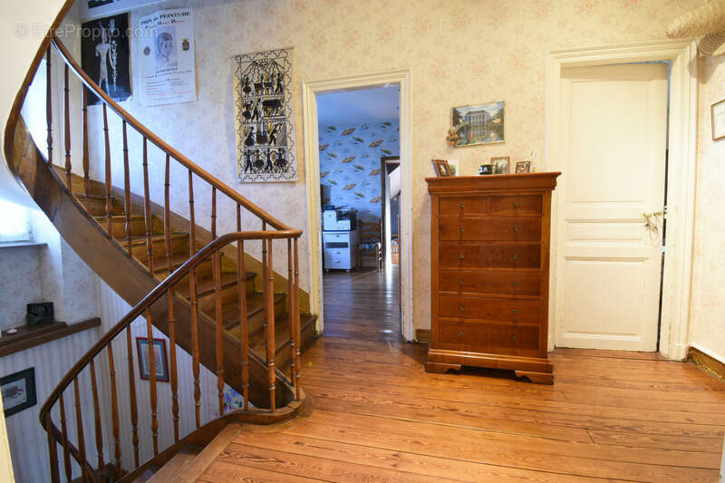 Maison 220 m² à Saint-Fraimbault  - photo 12