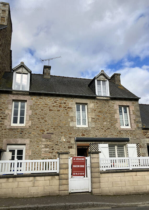 Maison à HENANBIHEN