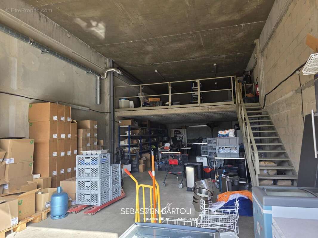 Commerce 146 m² à Porto-Vecchio  - photo 4