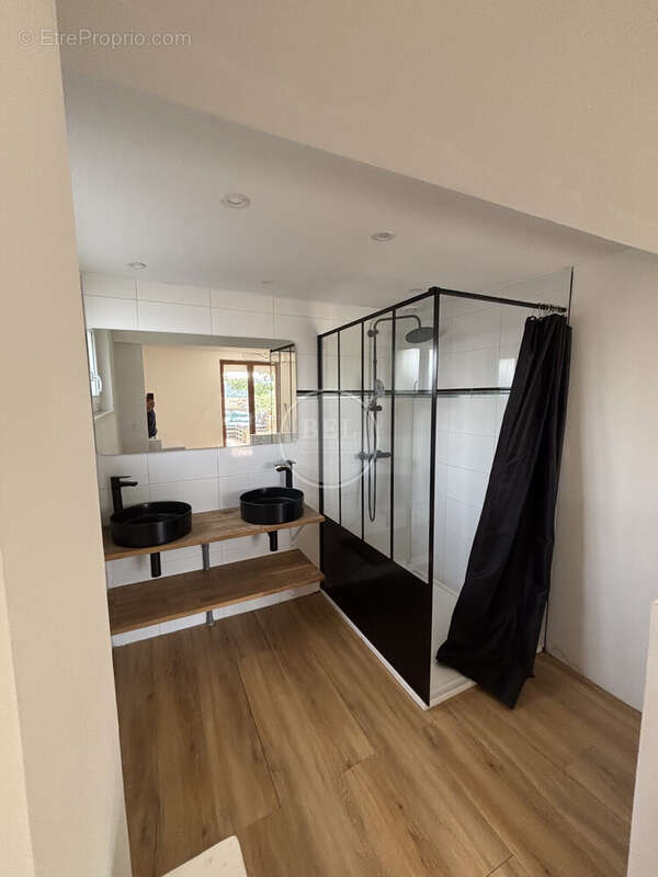 Maison 217 m² à Saint-Laurent-De-Chamousset  - photo 7
