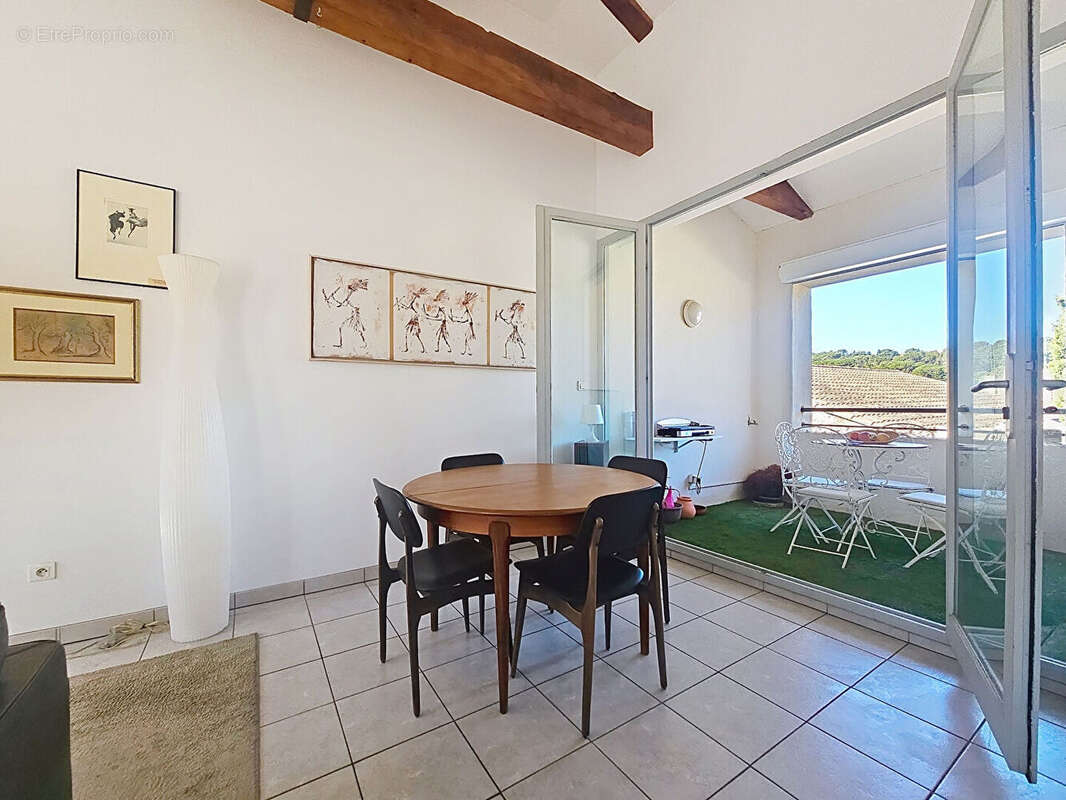 Appartement à VILLENEUVE-LES-AVIGNON