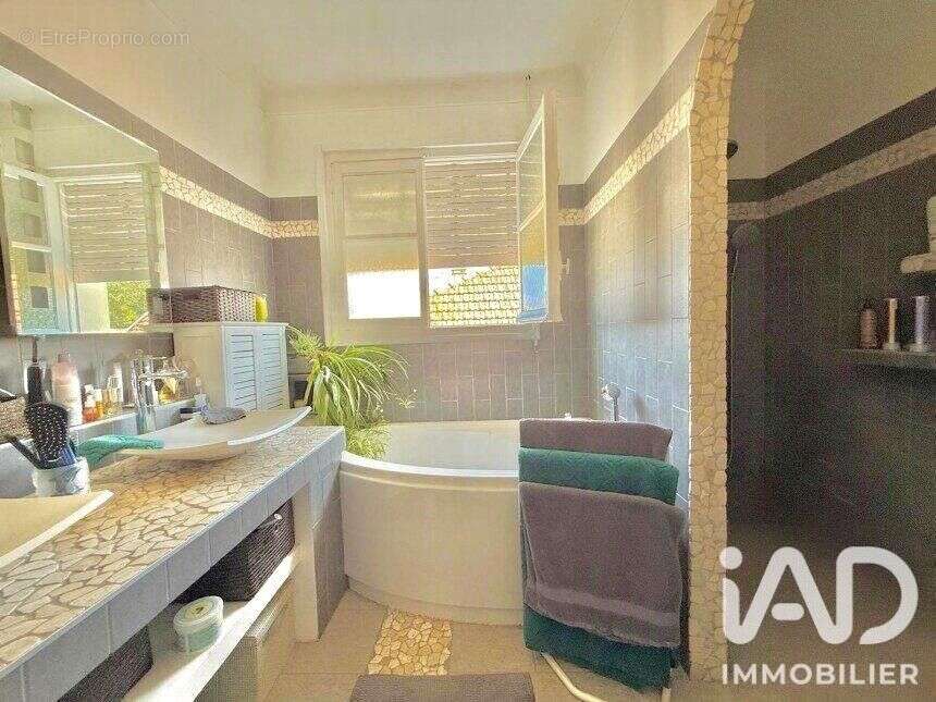 Maison 210 m² à La Tremblade  - photo 7