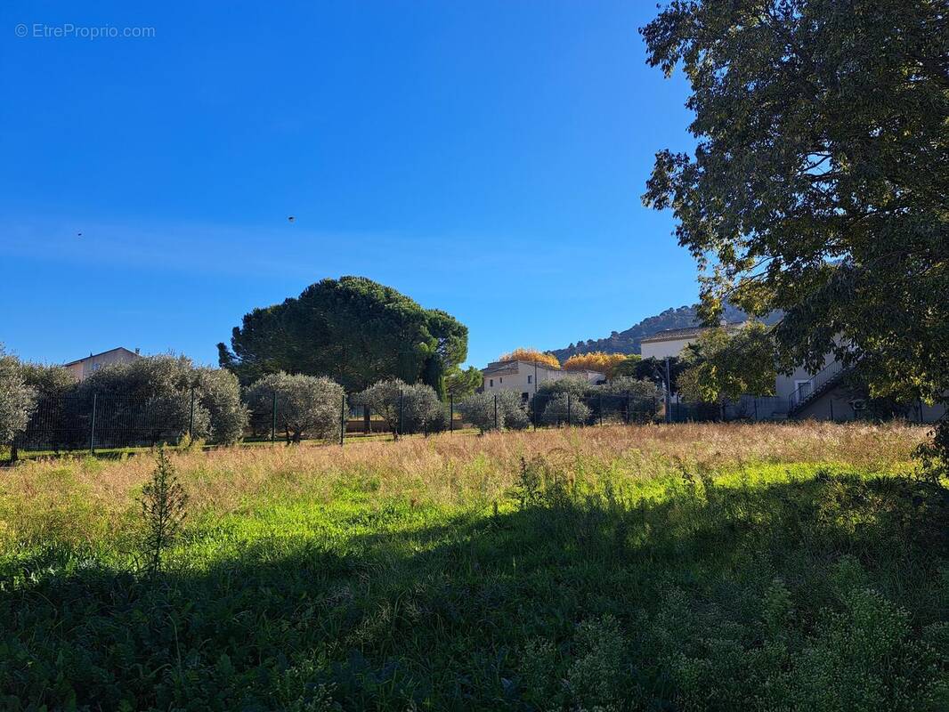 Photo 1 - Terrain à ROBION