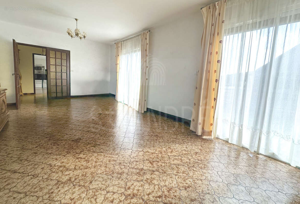 Maison à SAINT-SIMEON-DE-BRESSIEUX