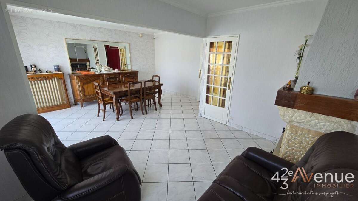 Maison à SAINT-GENEST-LERPT