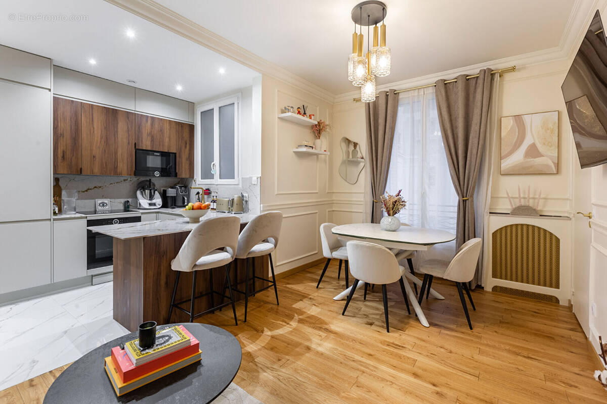 Appartement à COURBEVOIE