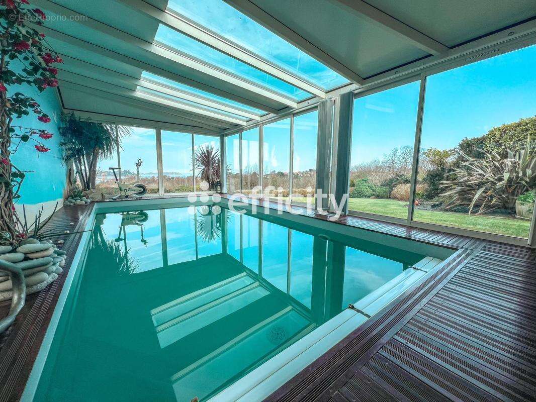 Maison 234 m² à Saint-Quay-Perros  - photo 6