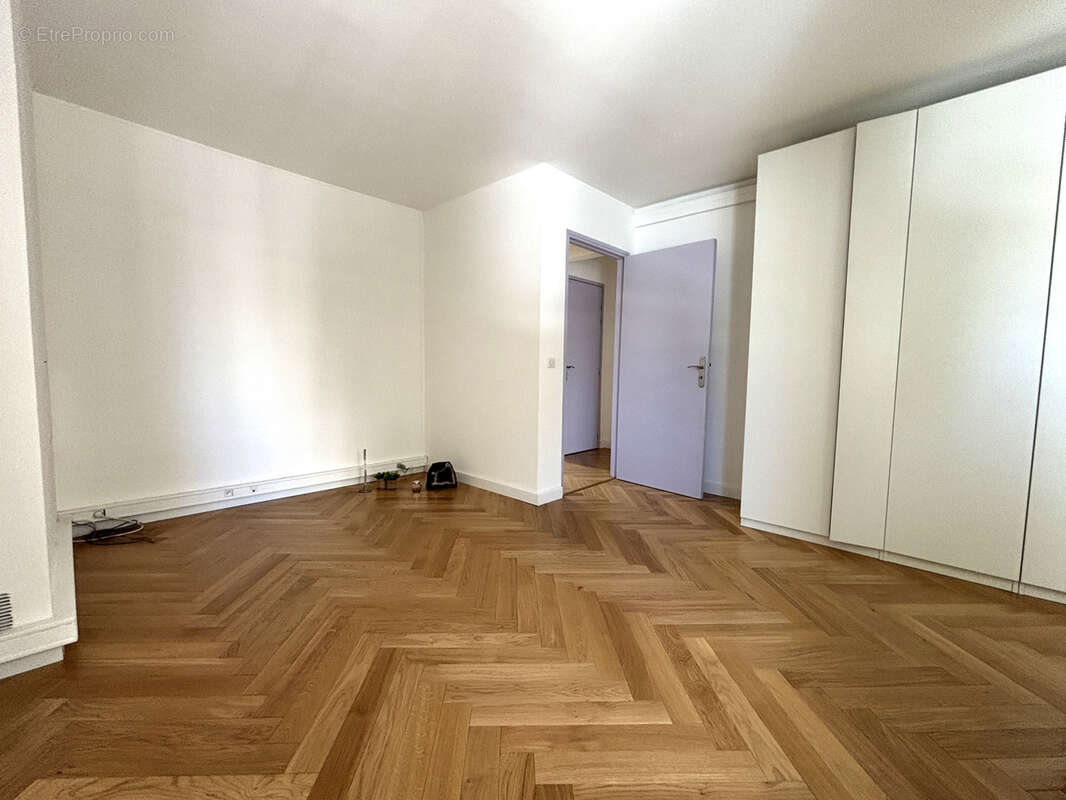Haute Ville Toulon   Bureaux rénovés avec potentiel d’appartement - photo 4