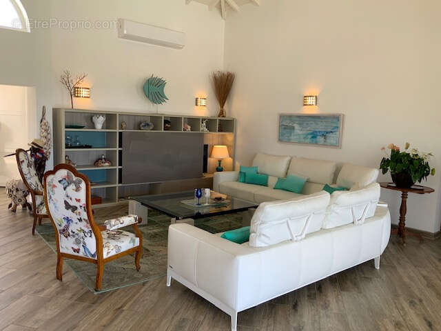 Propriete composee d'une villa de 4 chambres de 3 appart et de 1 studio  2 438 000 € fai - photo 8