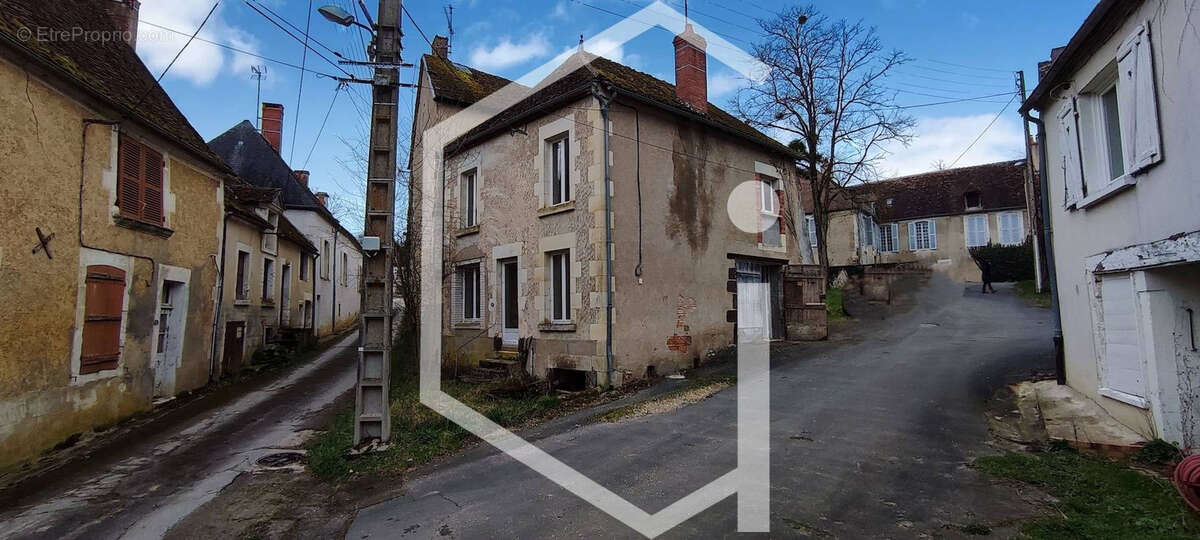 Maison à SURY-EN-VAUX